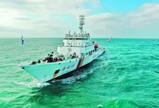 中國「海巡06」、「海巡08」、「海巡09」、「東海救113」與「海警2202」...