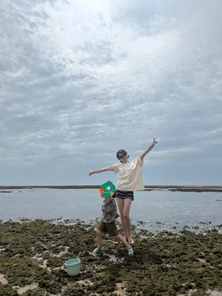 南韓女星孫藝真（孫藝珍）日前分享旅遊照，兒子小甜豆的身高就備受討論。（圖／翻攝自孫藝真 IG）