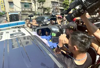許姓男子今午2時許步出警局，突情緒激動大喊「主辦單位會受良心譴責…」，一度出手撐...