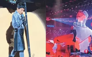 舞台上巨型人偶遮挡了部分观众视线，陈小春落泪道歉。 （取自网络）