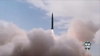 有軍事評論員分析指出，多車齊射是現代戰爭中相當重要的技術標準，強調相關技術具有實戰意義，並非為了好看而已。   圖：翻攝自 環球網
