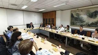 在野黨預計下月初在立法院提案公投綁大選，中央選委會主委游盈隆今天到宜蘭視察選務工...