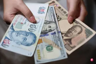 目前1美元约兑161.50日元，星期二（6约23日）午后一度兑161.7日元。若达到161.96，那将是日元1986年以来（接近40年来）最低水平。 （王彦燕摄）
