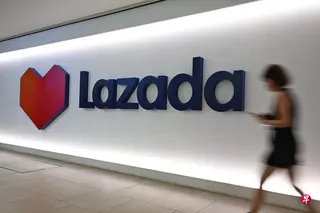 Lazada说，公司正同食品饮料及同行业工友联合会密切合作，确保受影响员工获得支持，并负责任地处理裁员程序。 （海峡时报）