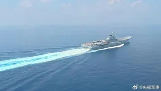遼寧艦編隊在40餘天的訓練中，曾赴南海、西太平洋等海空域，開展實戰運用驗證。（取...