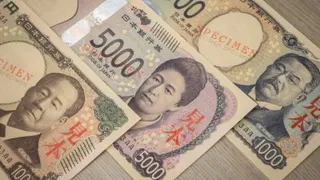 日圆进一步下滑，再度逼近近40年来的最疲弱水平，市场对日本政府可能出手干预以支撑这一疲弱货币的讨论再度升温。（法新社档案照）