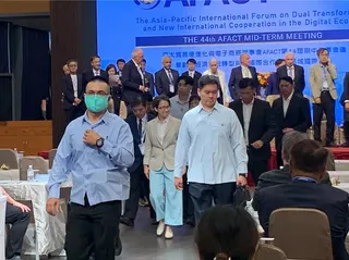 蕭美琴副總統23日出席「亞太貿易便捷化及電子商務理事會（AFACT）」開幕致詞後離開。（郭良傑攝）