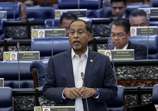 Higher Education Minister Datuk Seri Dr Zambry Abdul Kadir has dismissed claims that public universities sell placements or admit students through “backdoor” channels. BERNAMA PIC