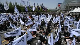 三星电子（Samsung Electronics）计划实施规模达90兆韩元雇员送股计划；此举是在近期完成薪资谈判后，同意向员工发放股票奖励后的安排。（图取自法新社）