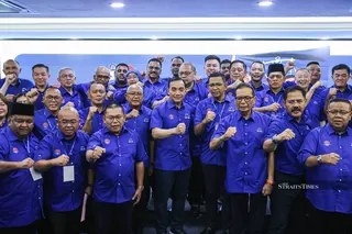 Datuk Onn Hafiz Ghazi  with Johor Barisan Nasional candidates, gesture after the naming of candidates ceremony at  the Johor Umno Laison office in Johor Baru. -NSTP/NAJMI NOR’AZAM