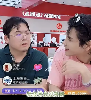 向佐（右）認為向佑看起來僵硬是因太緊張。翻攝微博
