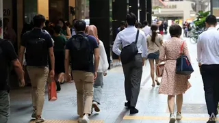 持大学学历者被裁几率更高 专家：也更难再找到工作