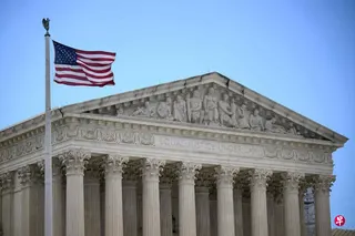 美国最高法院推翻了纽约和华盛顿特区联邦法官此前的裁决，裁定政府终止海地和叙利亚移民临时保护身份的决定不受司法审查。 （法新社）