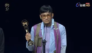 張震嶽抱走最佳華語專輯獎。圖/翻攝自台視YT