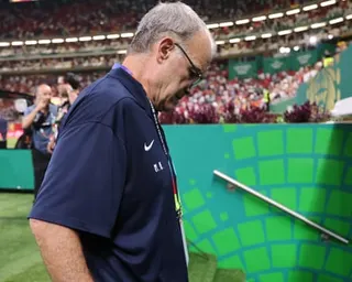 Marcelo Bielsa leaves the pitch after Uruguay’s elimination from the World Cup
