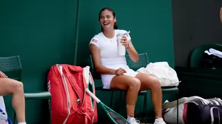 Emma Raducanu smiles during practice