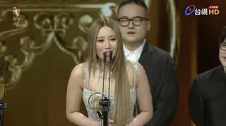A-Lin以「幸福在歌唱」拿下年度歌曲獎。圖／摘自台視ＹＴ
