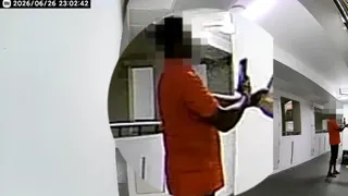 包裹“送达”却不见踪影 监控拍下送货员拍照后拿着包裹离开