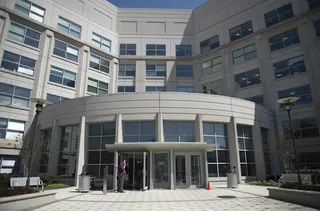 美國國家情報總監辦公室（Office of the Director of National Intelligence，ODNI）位於美國維吉尼亞州麥克林（McLean）的Liberty Crossing總部大樓。ODNI正依據美國國會要求，撰寫中共高層資產調查報告，預計於2026年底前公布。   （圖：ODNI／美國政府官方）