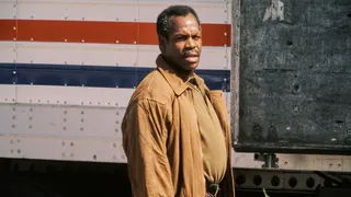 Danny Glover wears a tan leather jacket on the set of Lethal Weapon 3.