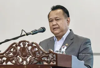 Works Minister Datuk Seri Alexander Nanta Linggi says Smart Lanes have reduced highway congestion by up to 50 per cent since their introduction, while maintaining a low accident rate. – NSTP pic