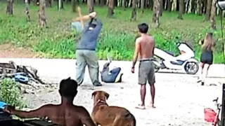 泰国男子当街打死老翁 被指载走遗体弃尸