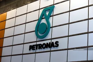Prime Minister Datuk Seri Anwar Ibrahim has dismissed claims that the federal government is overly reliant on annual dividends from Petroliam Nasional Bhd (Petronas), saying they account for only about five to six per cent of total projected revenue this year. - NSTP pic