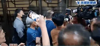 涉內線交易！張國政保鑣「人肉護主」遭嗆像劫囚 張國華被問1事「爆出這5字」
