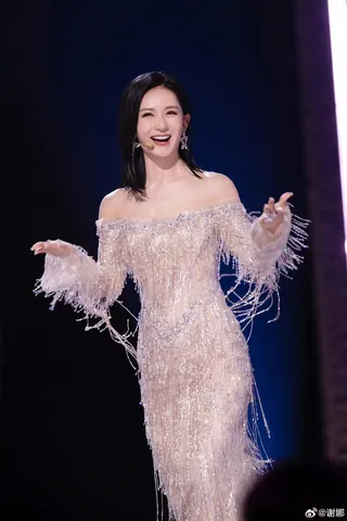 謝娜原定要在北京開唱，引發爭議而取消。（翻攝自謝娜微博）