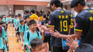 圖說：台電球類Fun電營今年暑假於全國12縣市展開棒排羽足籃五大球類夏令營12場次共吸引3600名學童爭搶報名（圖/台灣電力公司提供）