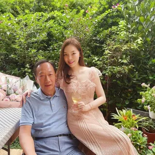 鴻海創辦人郭台銘(左)和曾馨瑩結婚多年。(摘自hsin_ying_tseng  ...
