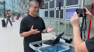 班机取消困机场未能出席 唐振辉“搭棚”拍演讲发活动方