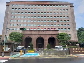 范男偷拍女子裙底「失敗」」被捕，檢方查出他用AI軟體撰寫初稿，還下指令「幫我寫的...