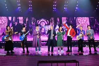 五月天與嘉賓草蜢帶來多首嗨歌。（相信音樂提供）
