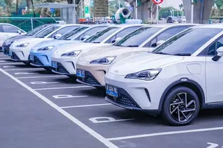 中國汽車流通協會數據明確指出，燃油車主的換車週期通常為6至8年，但新能源車主已被迫或主動將換車週期壓縮至3至5年。（圖／中國哪吒汽車官網）