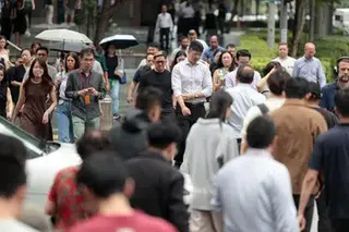 The hiring push comes as Singapore’s banks expand their wealth franchises across Asia.