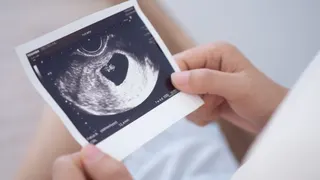 带孩子到不孕诊所 韩国女子遭同诊所患者划车泄愤