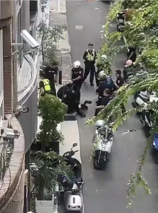 陽明交大電機工程系林姓教授昨天下午持藍波刀闖入新竹市一間樂器行，狂砍48歲「連襟...