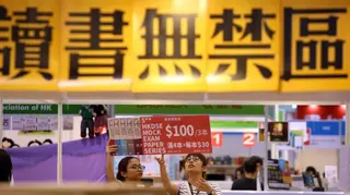 2016年7月19日，工作人員正在為即將於7月20日至26日在灣仔香港會議展覽中心舉行的香港書展做準備。