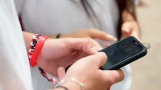 Czech government weighs ban on mobile phones in schools