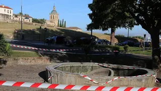A cordon surrounds the broken fountain, which sees the top of the fountain collapsed into its base,  with a backdrop of Ciudad Rodrigo