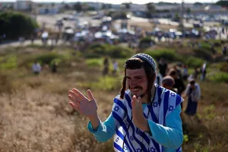 People march towards the Gaza Strip under the slogan "After 21 years, we're returning home", referring to Israel's unilateral withdrawal of around 8,500 Jewish settlers from the Gaza Strip in 2005, near Kibbutz Zikim and Israel’s border with Gaza, in southern Israel, July 19, 2026. REUTERS/Amir Cohen