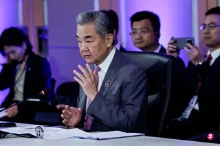 中国外交部长王毅星期三（7月22日）在马尼拉举行的亚细安与中国外长会上发言。 （路透社）