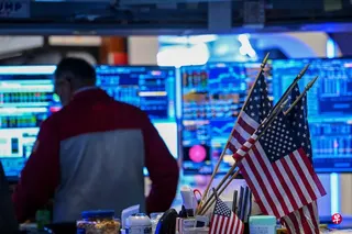 美国七大科技巨头股价在星期四（7月23日）录得自2025年4月对等关税以来的最大单日下跌，板块指数下跌4.8%，并导致标普500指数下挫1.2%，纳斯达克100指数则跌1.9%。 （法新社）