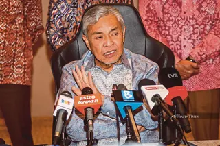 Barisan Nasional (BN) chairman Datuk Seri Dr Ahmad Zahid Hamidi has cautioned Datuk Seri Muhammad Sanusi Md Nor not to stir up racial and religious sensitivities in Negri Sembilan ahead of its state election.-NSTP/AURIS FAQRURAZZI