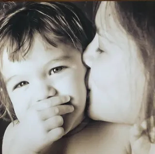 Katie Holmes（右）曾在Instagram分享和女儿Suri年幼的照片。（取自Katie Holmes IG）