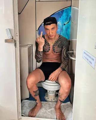王陽明個性很「做自己」，社群不乏看起來大尺度又有爭議的照片。（王陽明IG）
