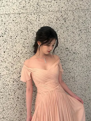 IU昨以上屆視后之姿頒獎，有傳承意味。翻攝IG@iu_edamofficial