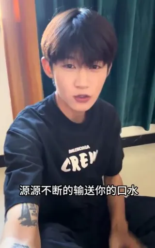 中國短劇演員鍾宇飛親自拍影片解釋來龍去脈。（圖／翻攝自微博）