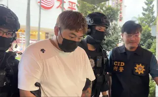屏東京沅鎢鈷資源公司黃姓董事長遭離職員工林男（白色衣服者）殺害。記者劉星君／攝影